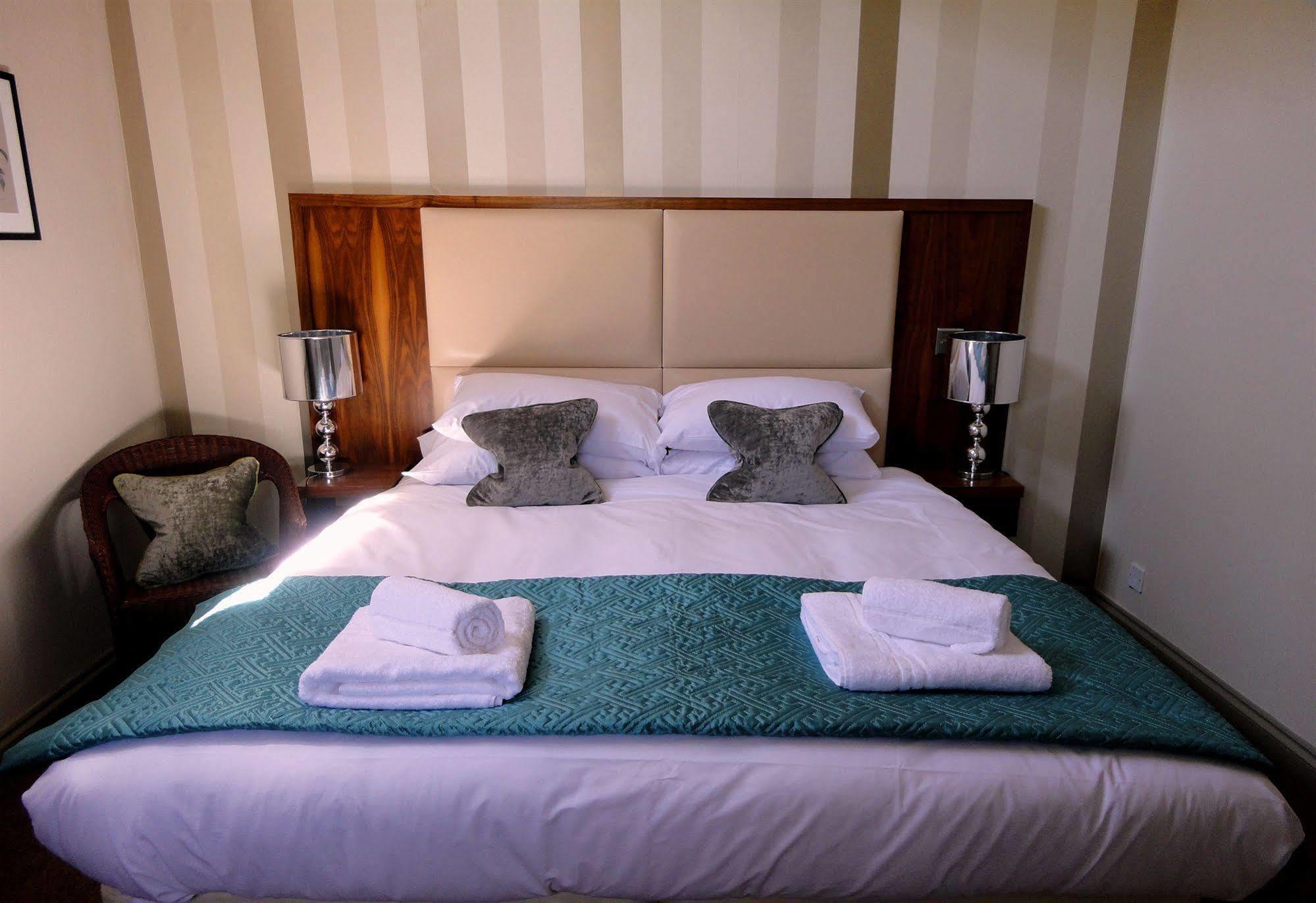 The Cherry Tree Inn Henley-on-Thames Extérieur photo